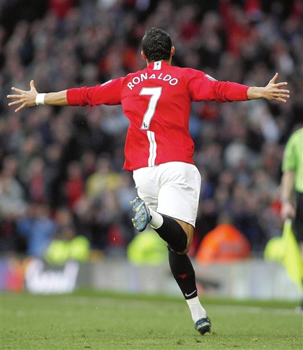 博主：因航班晚点，海港客战河南赛前适应场地训练取消.